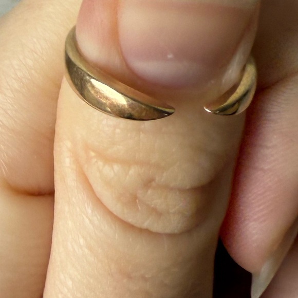 Ring Concierge Gold Claw Stackable Ring - Picture 5 of 6